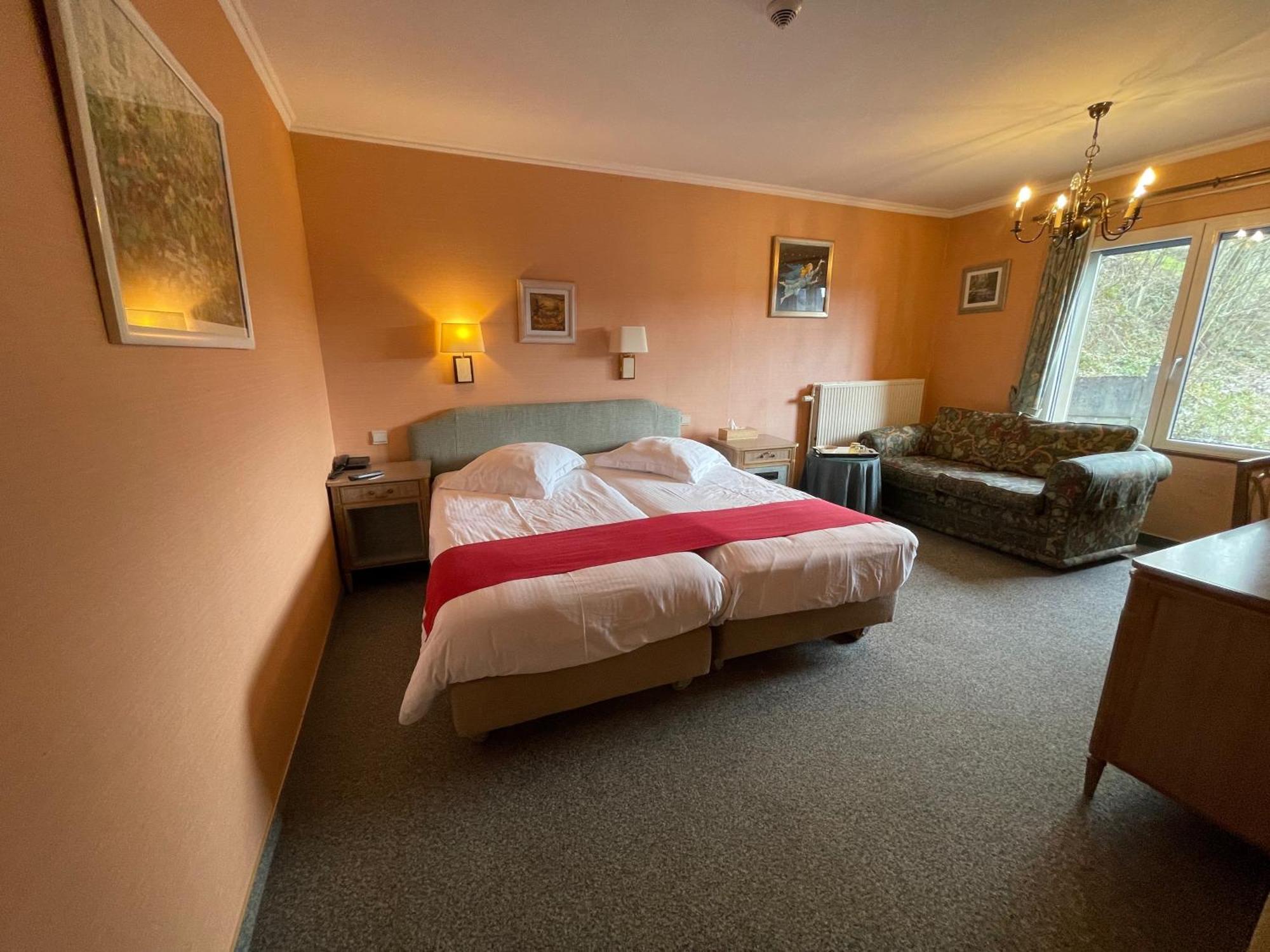 Le Cosy Hotel Бульон Экстерьер фото
