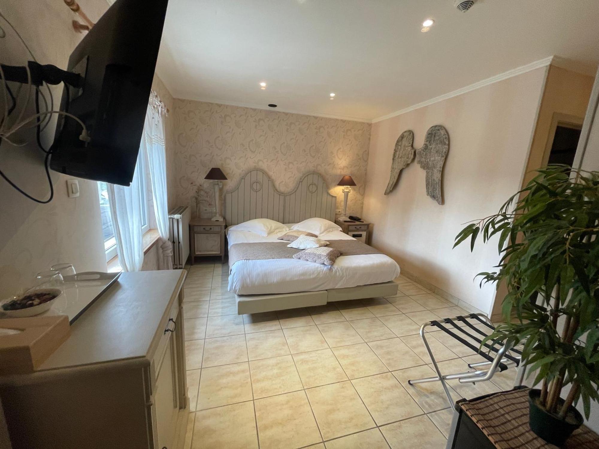 Le Cosy Hotel Бульон Экстерьер фото